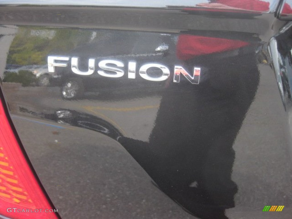 2010 Fusion S - Tuxedo Black Metallic / Medium Light Stone photo #17