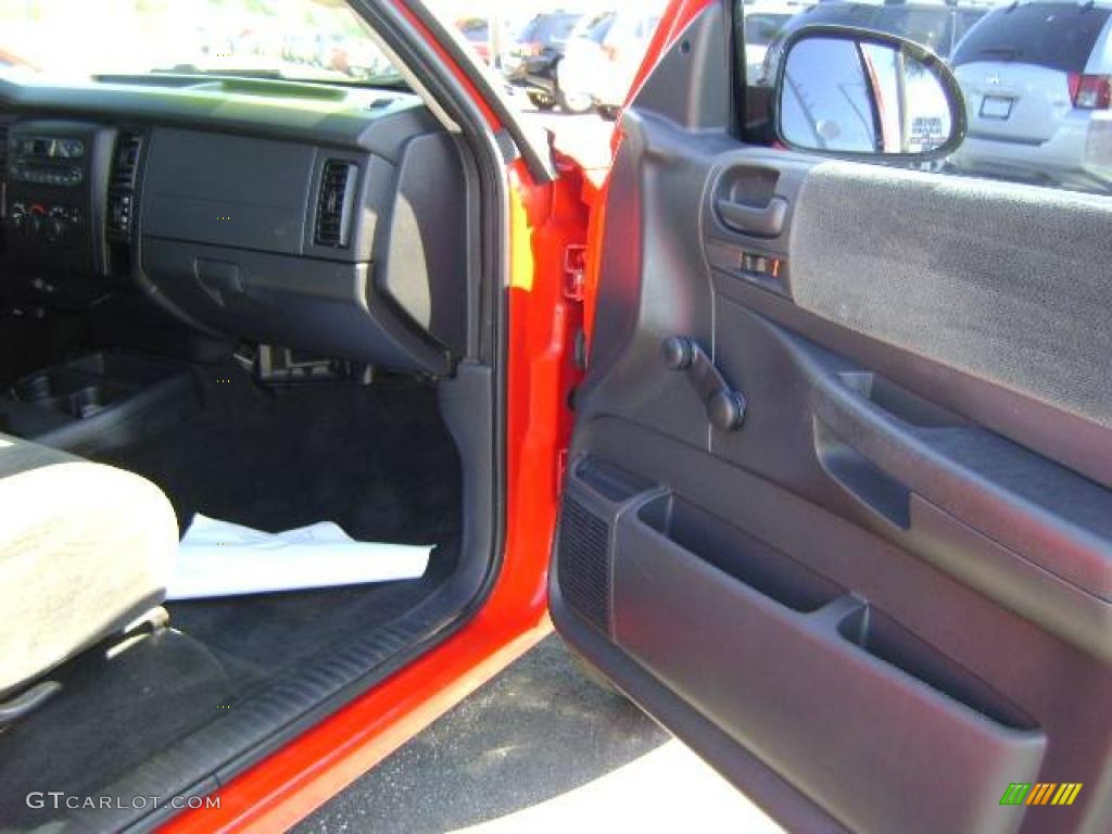 2004 Dakota SXT Quad Cab - Flame Red / Dark Slate Gray photo #19