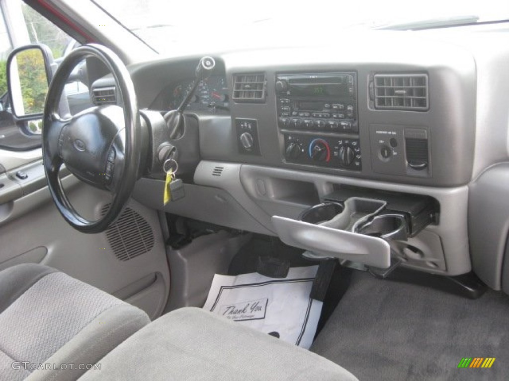 2002 F350 Super Duty XLT Regular Cab 4x4 - Red / Medium Flint photo #3