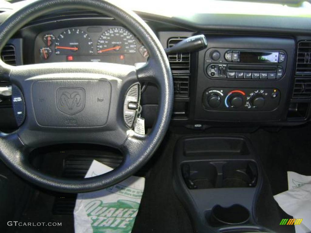 2004 Dakota SXT Quad Cab - Flame Red / Dark Slate Gray photo #26