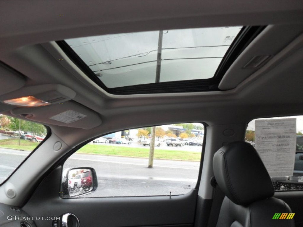 2011 HHR LT - Arctic Ice White / Ebony photo #9