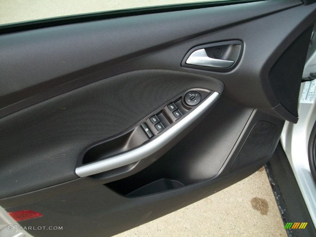 2012 Focus SE Sport Sedan - Ingot Silver Metallic / Two-Tone Sport photo #7