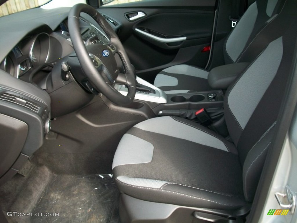 2012 Focus SE Sport Sedan - Ingot Silver Metallic / Two-Tone Sport photo #8