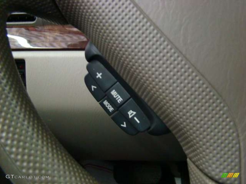 2004 Suzuki XL7 LX 4x4 Controls Photo #55280496