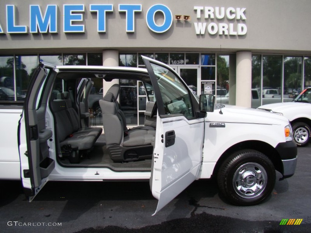 2006 F150 XL SuperCab - Oxford White / Medium/Dark Flint photo #15