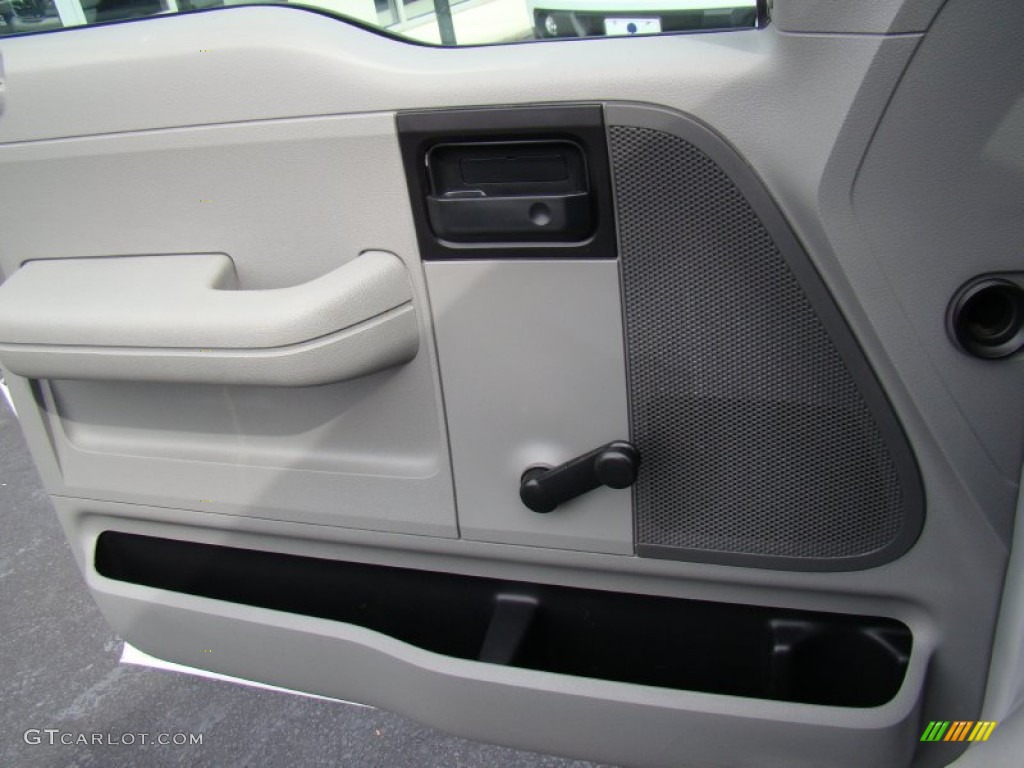 2006 F150 XL SuperCab - Oxford White / Medium/Dark Flint photo #18