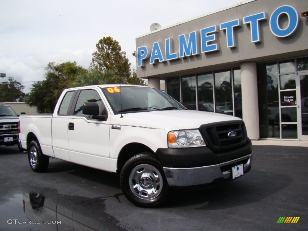 2006 F150 XL SuperCab - Oxford White / Medium/Dark Flint photo #27