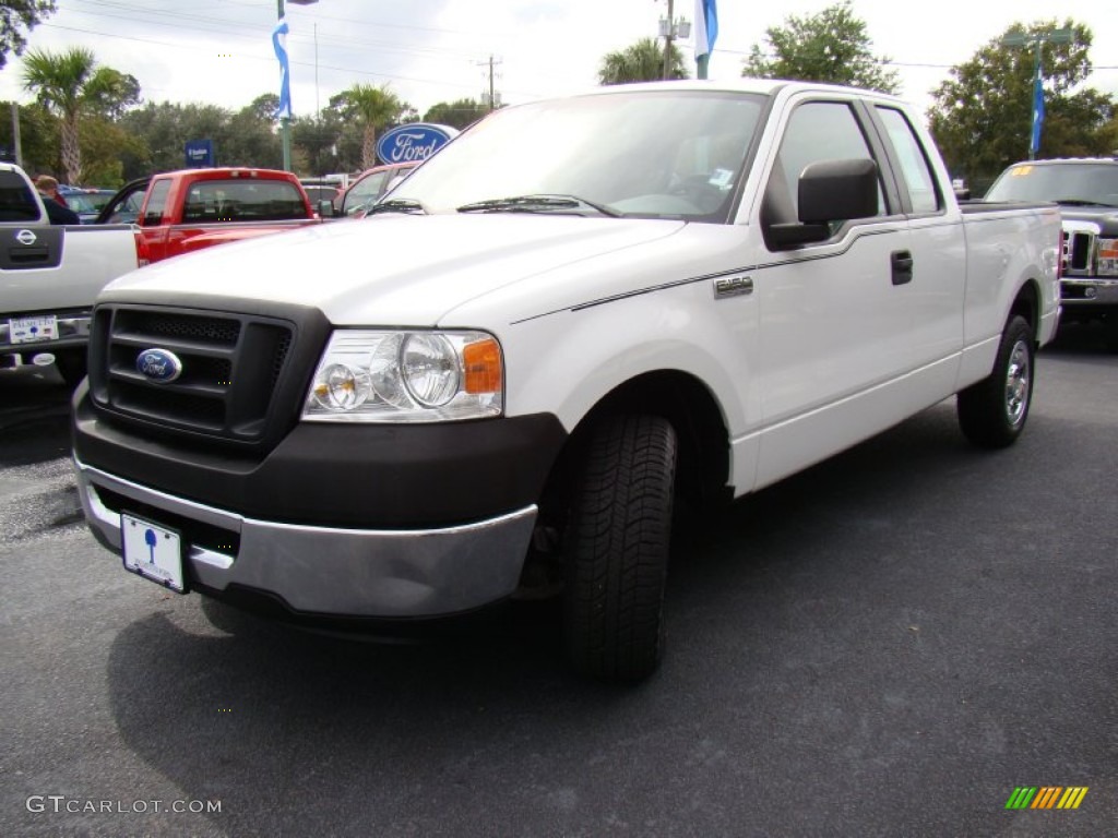 2006 F150 XL SuperCab - Oxford White / Medium/Dark Flint photo #28