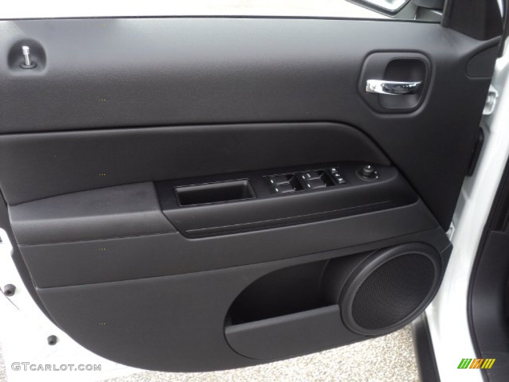2012 Jeep Patriot Latitude 4x4 Door Panel Photos