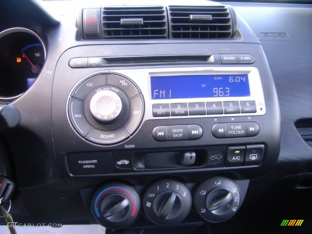 2007 Honda Fit Sport Controls Photo #55286340