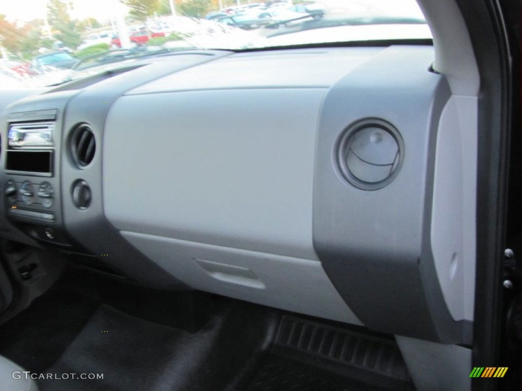 2005 F150 XL Regular Cab - True Blue Metallic / Medium Flint Grey photo #18