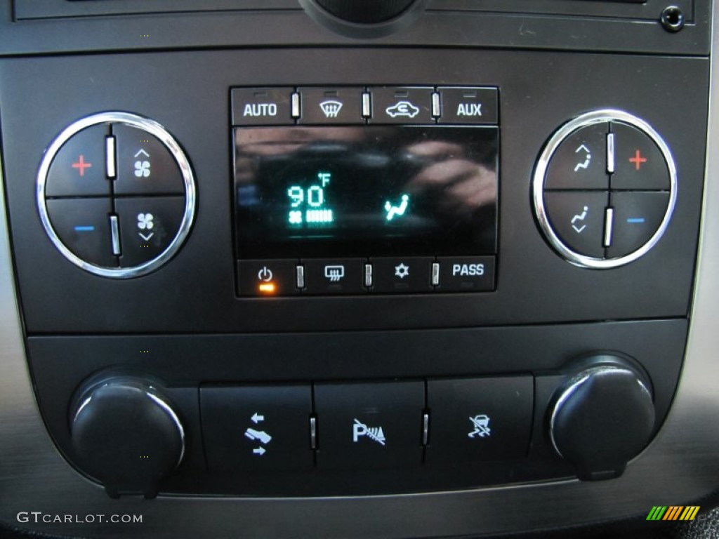 2007 Chevrolet Suburban 1500 Z71 4x4 Controls Photo #55289302