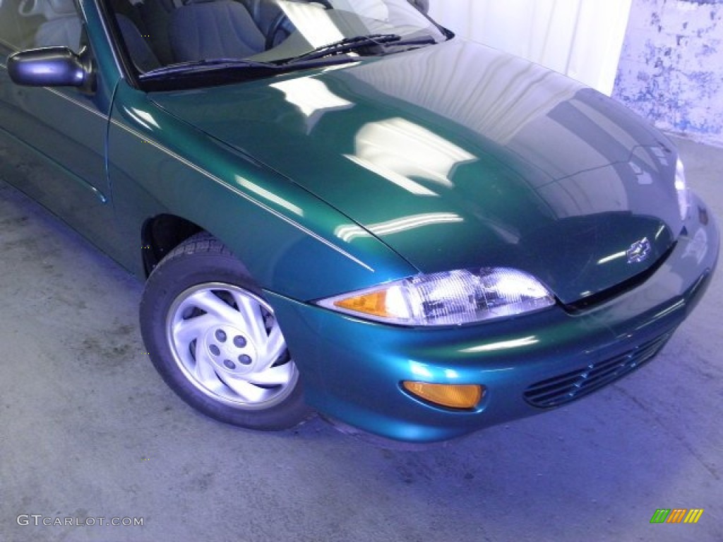 1998 Cavalier Coupe - Manta Green Metallic / Neutral photo #16