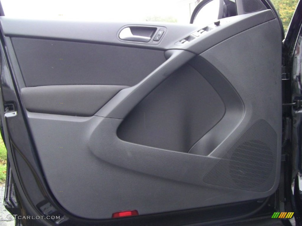 2011 Volkswagen Tiguan SE 4Motion Charcoal Door Panel Photo #55295359