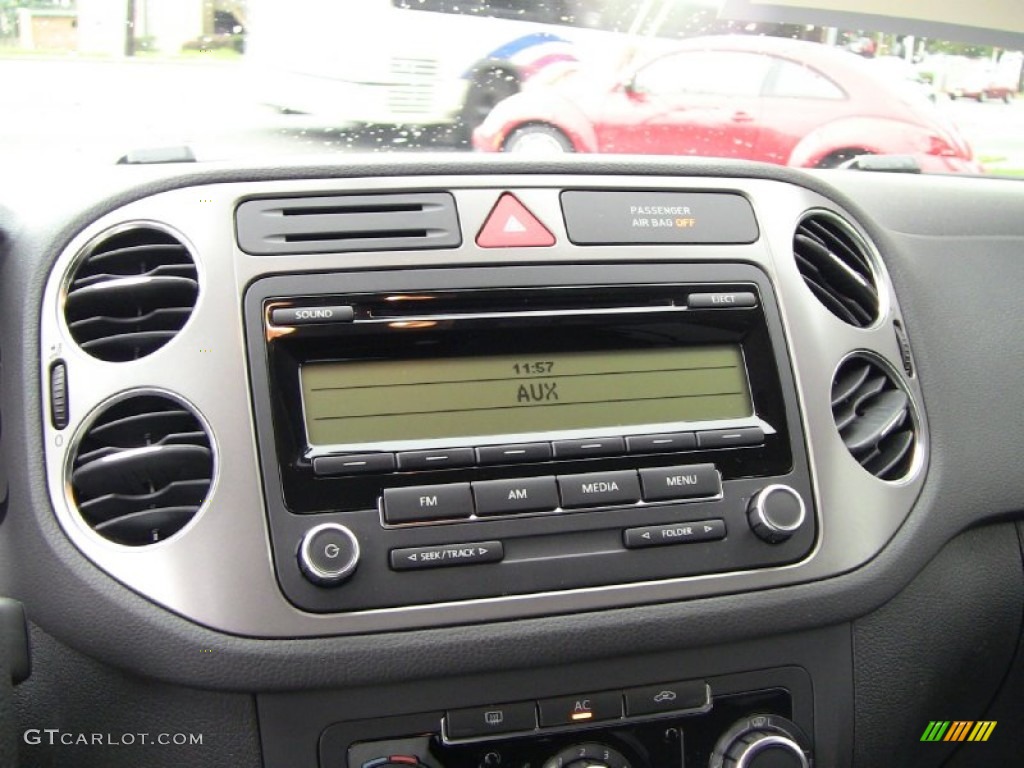 2011 Volkswagen Tiguan SE 4Motion Audio System Photo #55295413