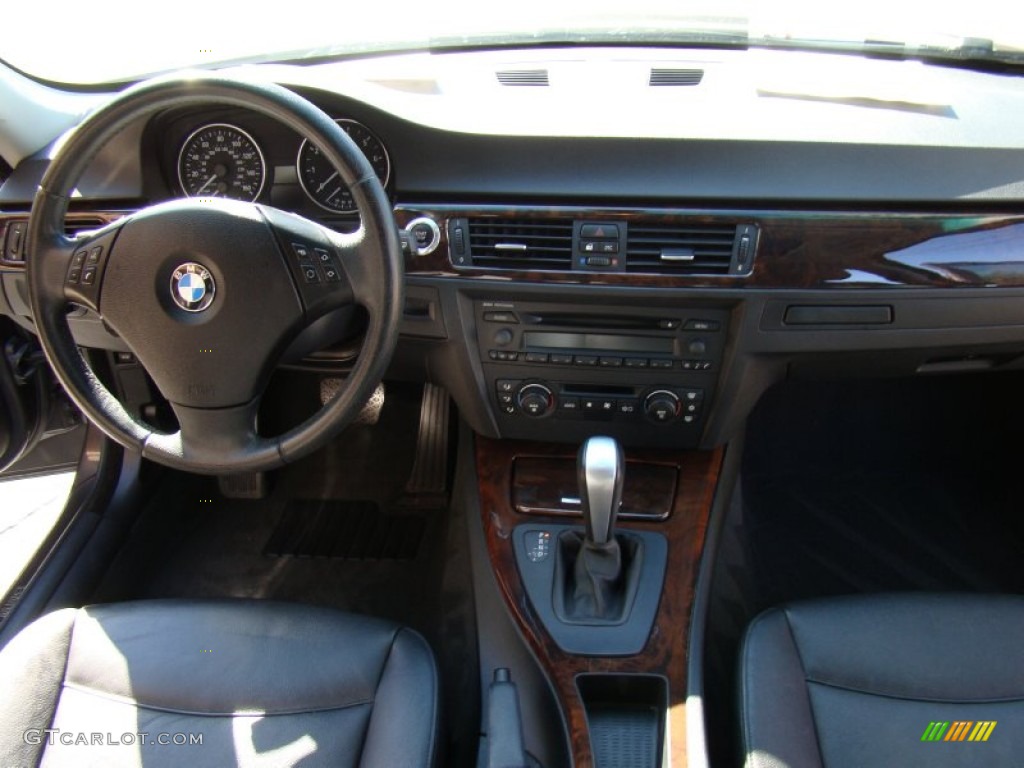 2006 3 Series 330i Sedan - Black Sapphire Metallic / Black photo #18