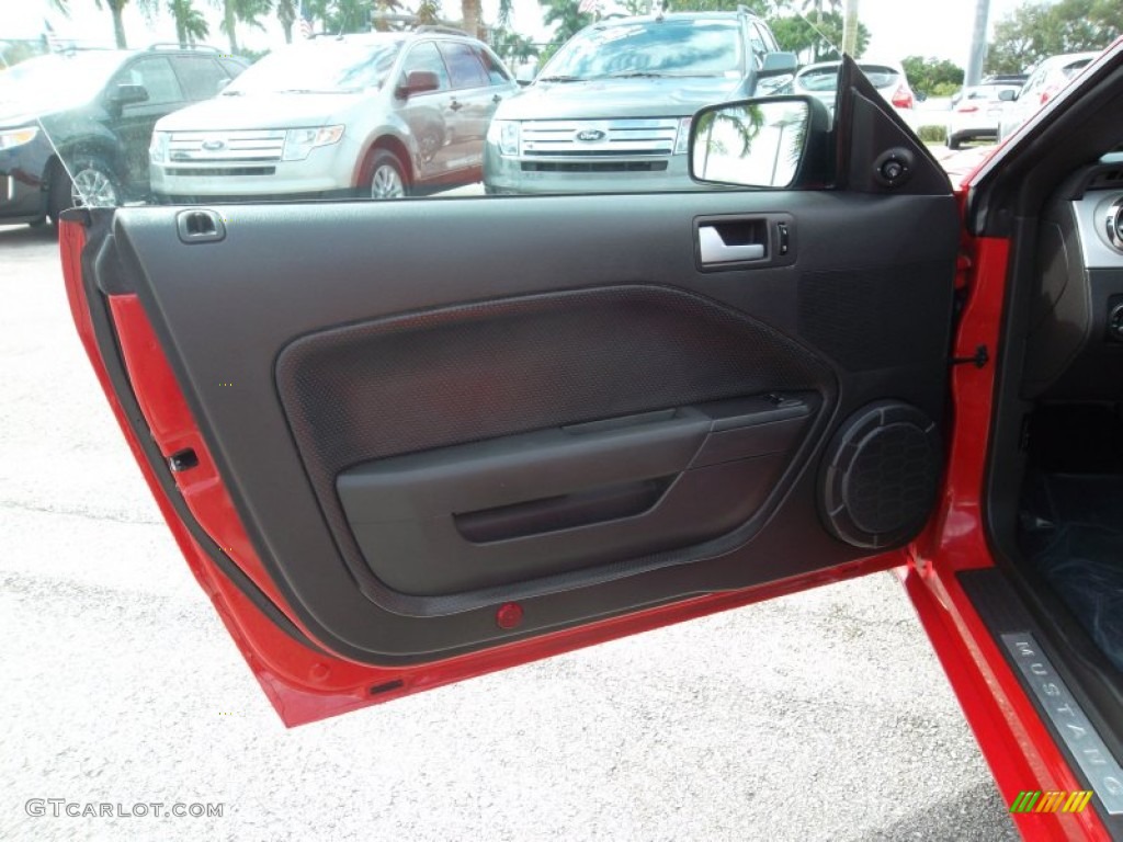 2006 Ford Mustang GT Premium Coupe Dark Charcoal Door Panel Photo #55296409