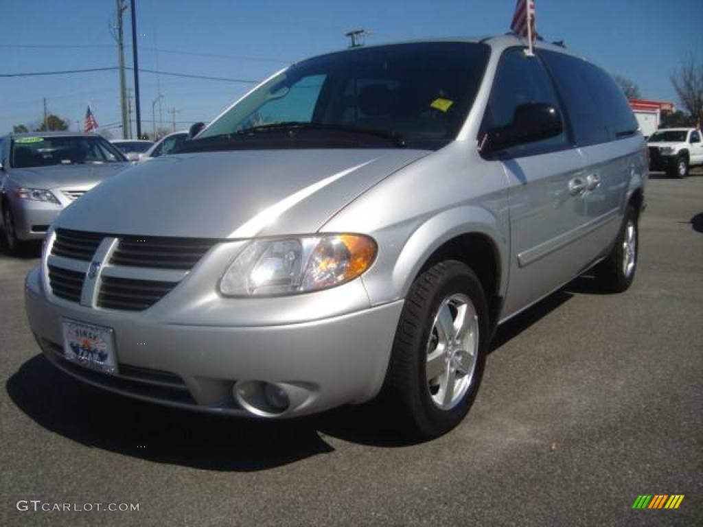 2005 Grand Caravan SXT - Bright Silver Metallic / Medium Slate Gray photo #1