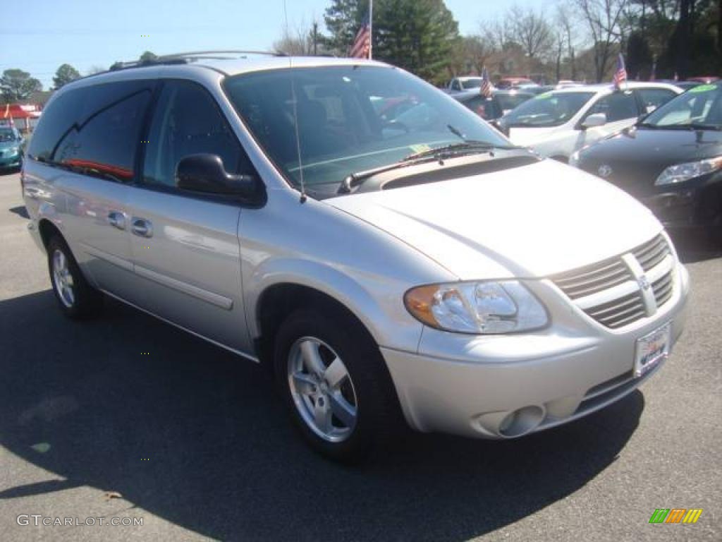 2005 Grand Caravan SXT - Bright Silver Metallic / Medium Slate Gray photo #7