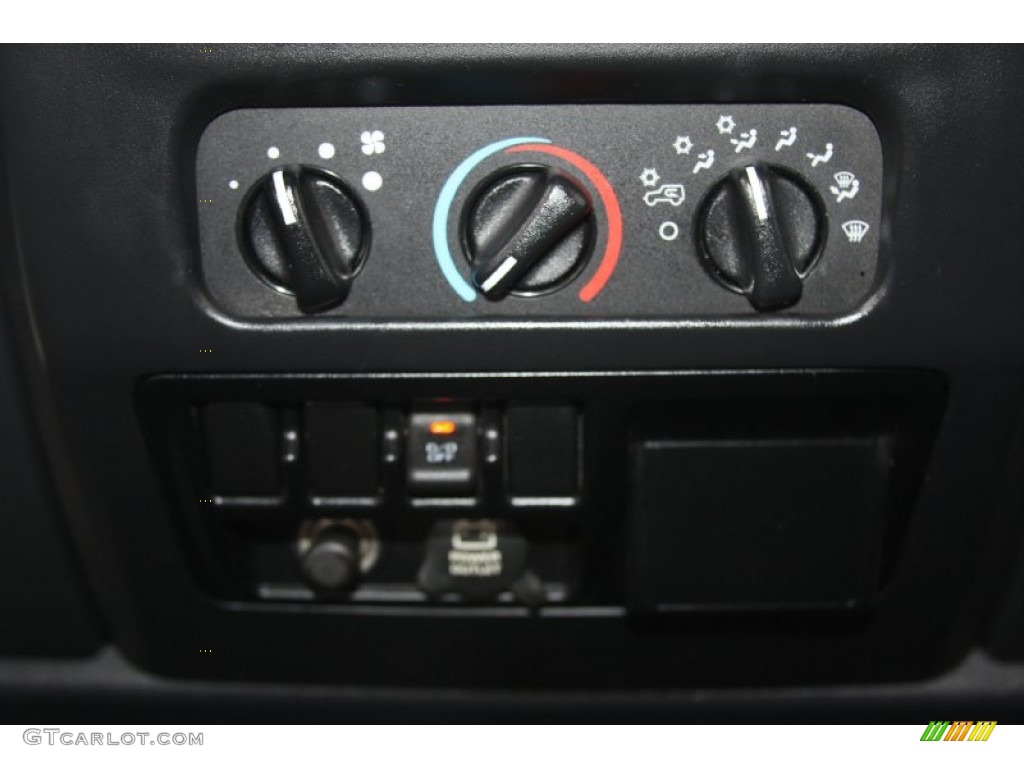 2004 Wrangler SE 4x4 - Stone White / Dark Slate Gray photo #19