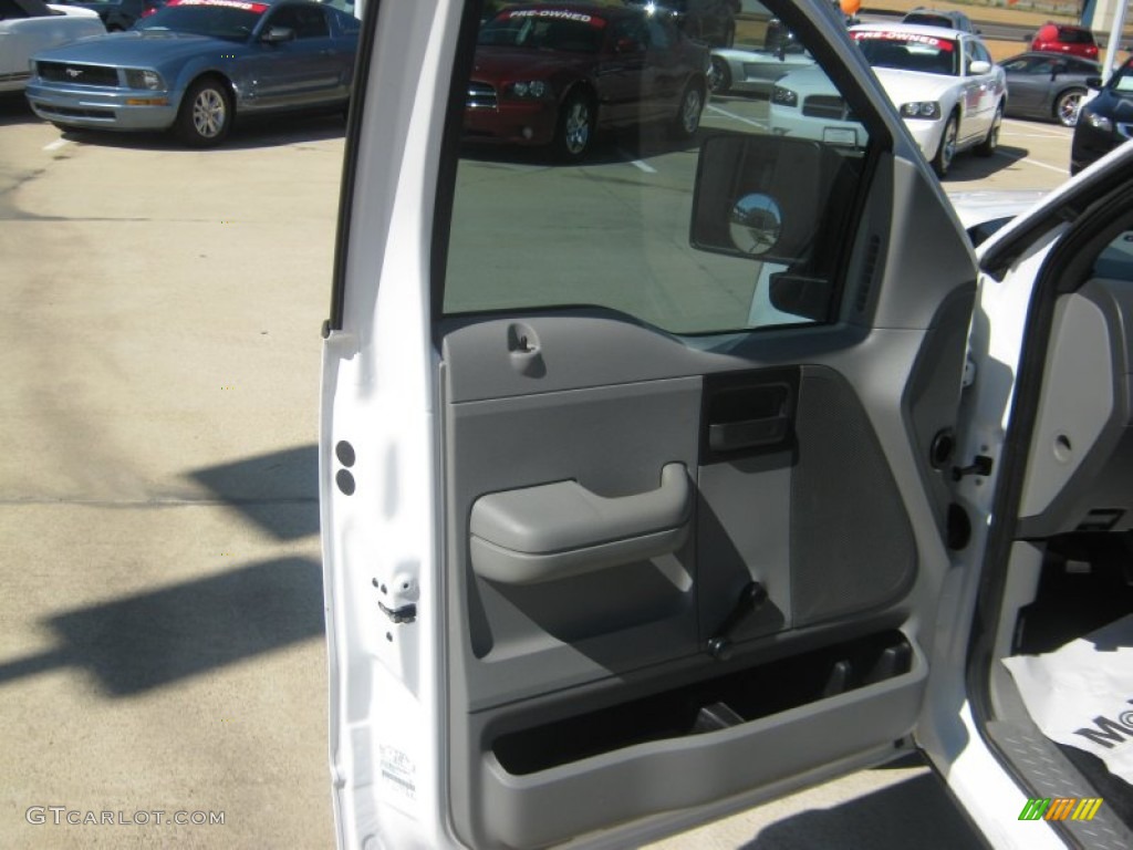 2006 F150 XL Regular Cab - Oxford White / Medium Flint photo #13