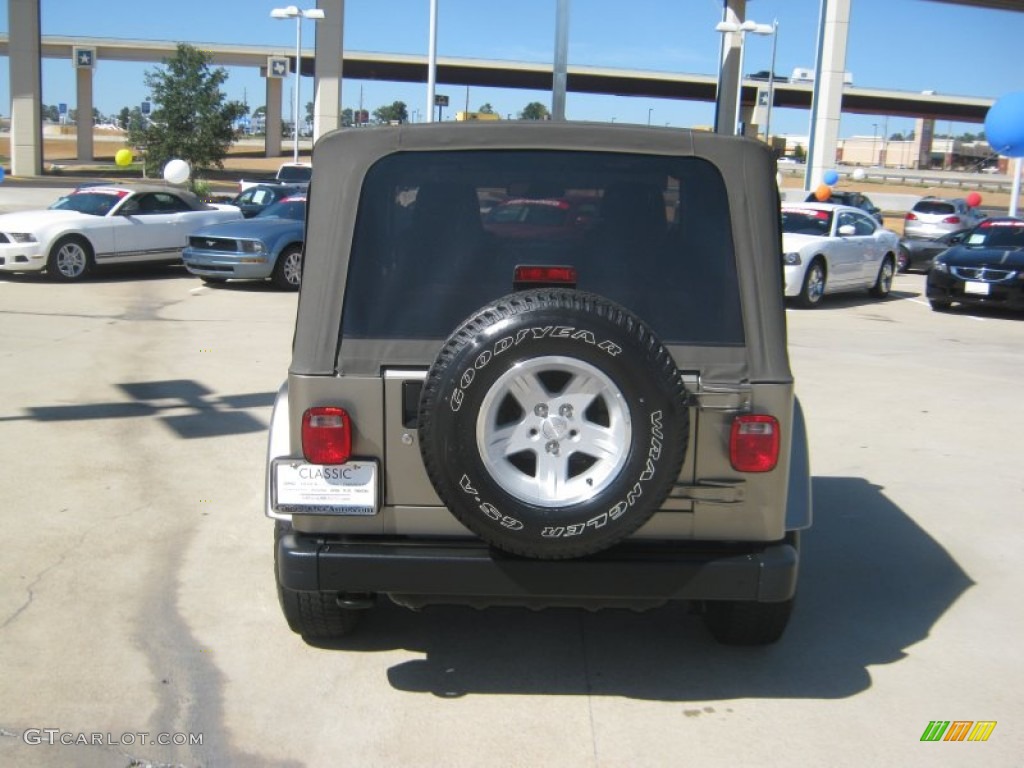 2004 Wrangler Sahara 4x4 - Light Khaki Metallic / Khaki photo #4