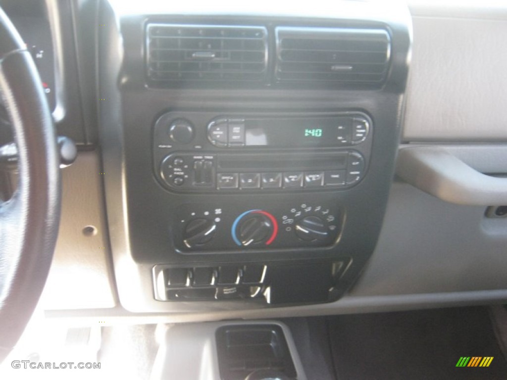 2004 Wrangler Sahara 4x4 - Light Khaki Metallic / Khaki photo #9