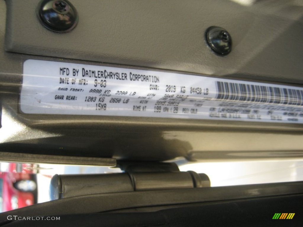 2004 Wrangler Sahara 4x4 - Light Khaki Metallic / Khaki photo #23