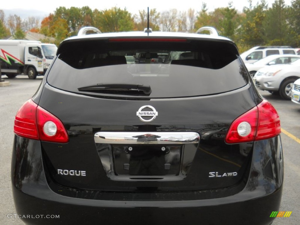 2011 Rogue SL AWD - Wicked Black / Black photo #15