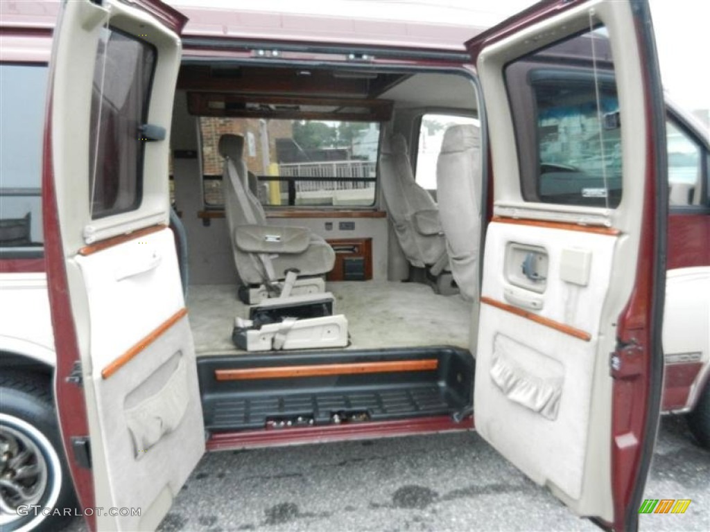 2000 Express G1500 Passenger Conversion Van - Dark Carmine Red Metallic / Medium Gray photo #7