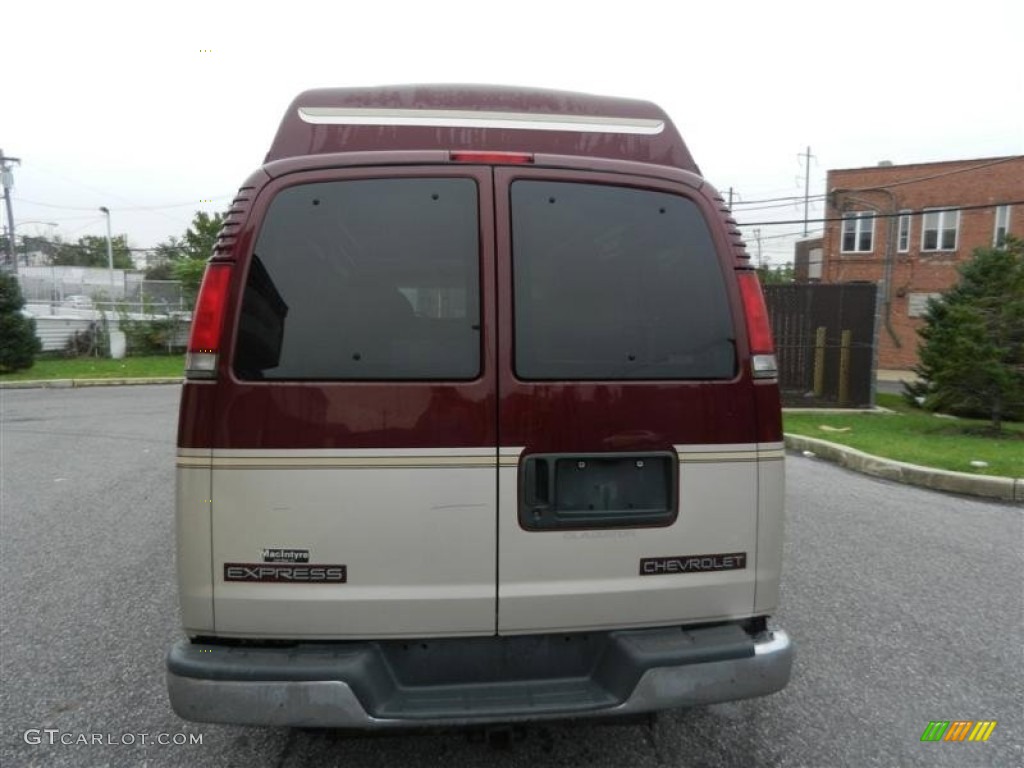 2000 Express G1500 Passenger Conversion Van - Dark Carmine Red Metallic / Medium Gray photo #12