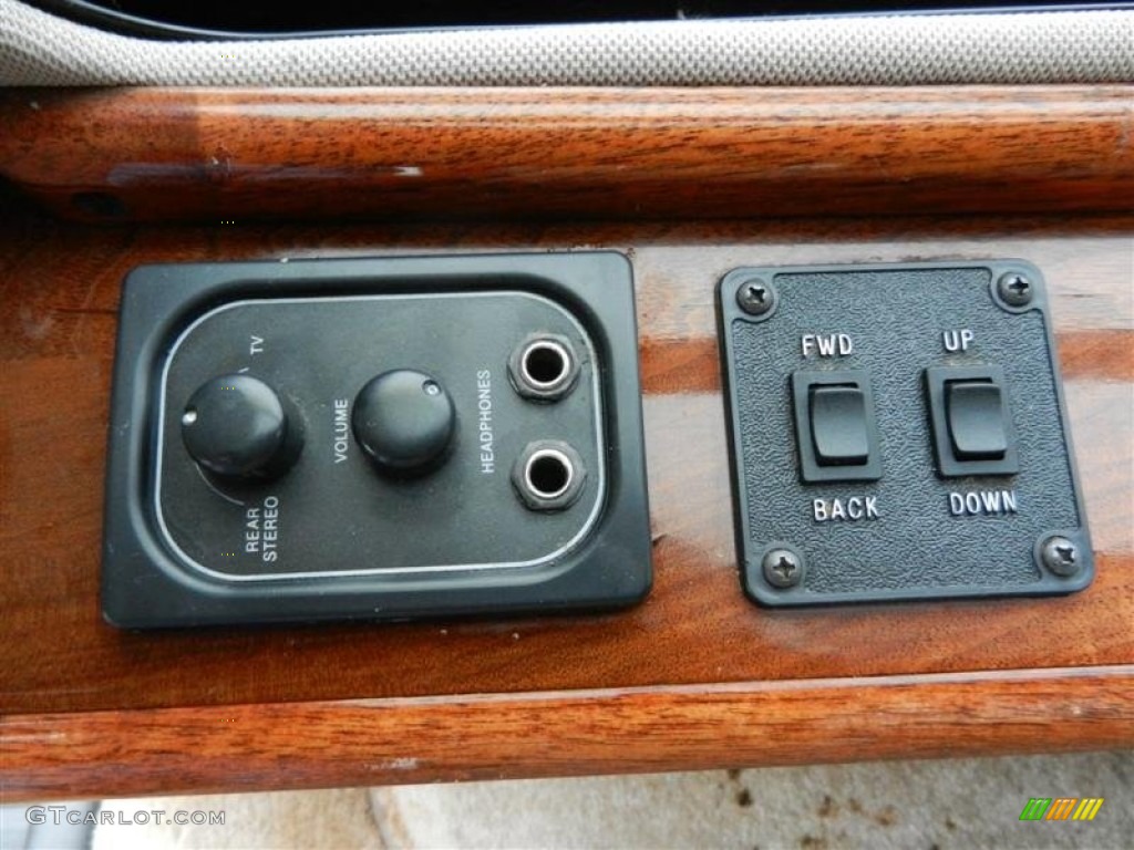 2000 Chevrolet Express G1500 Passenger Conversion Van Controls Photo #55305886