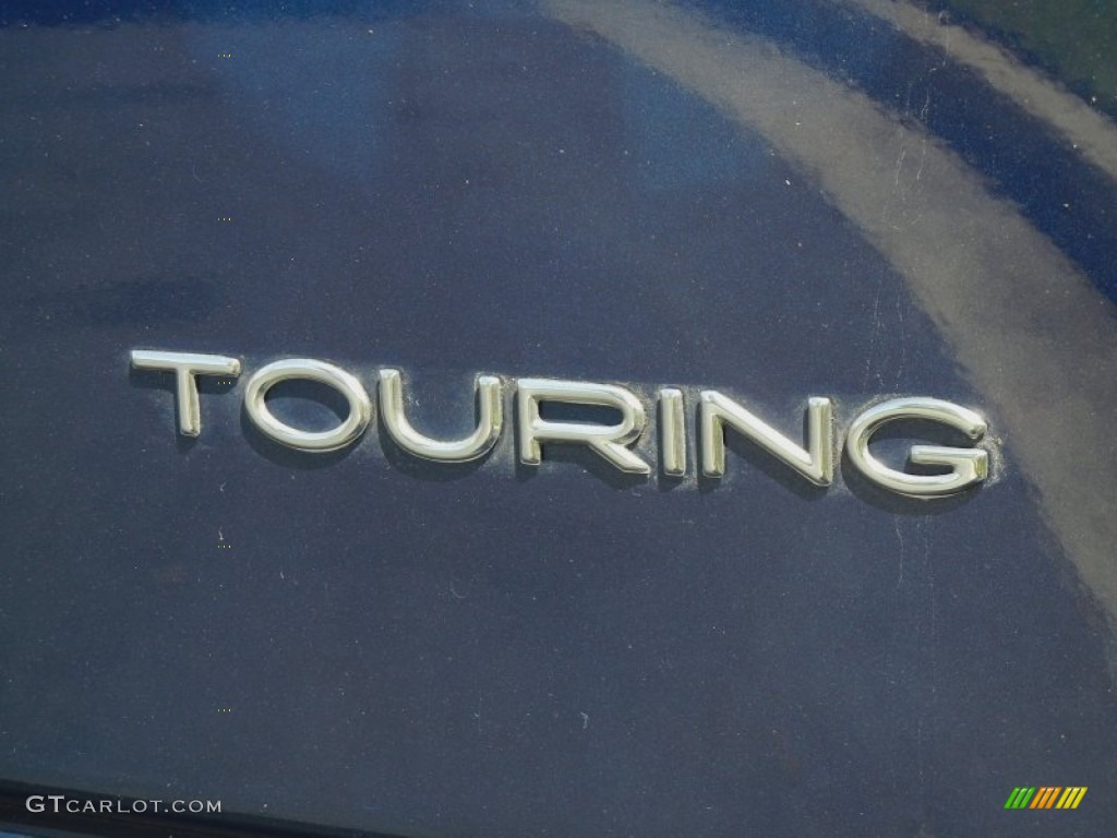 2005 Chrysler Town & Country Touring Marks and Logos Photos