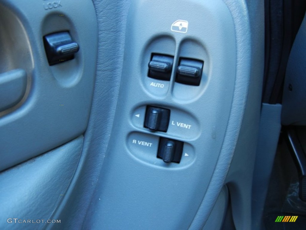 2005 Chrysler Town & Country Touring Controls Photo #55306720