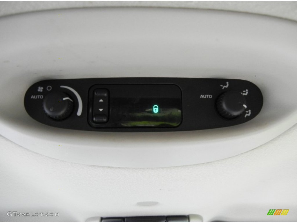 2005 Chrysler Town & Country Touring Controls Photo #55306771