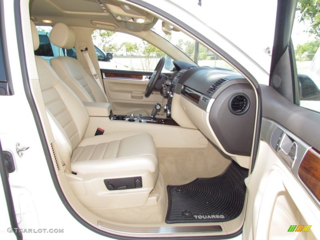 Pure Beige Interior 2010 Volkswagen Touareg VR6 FSI 4XMotion Photo #55309387