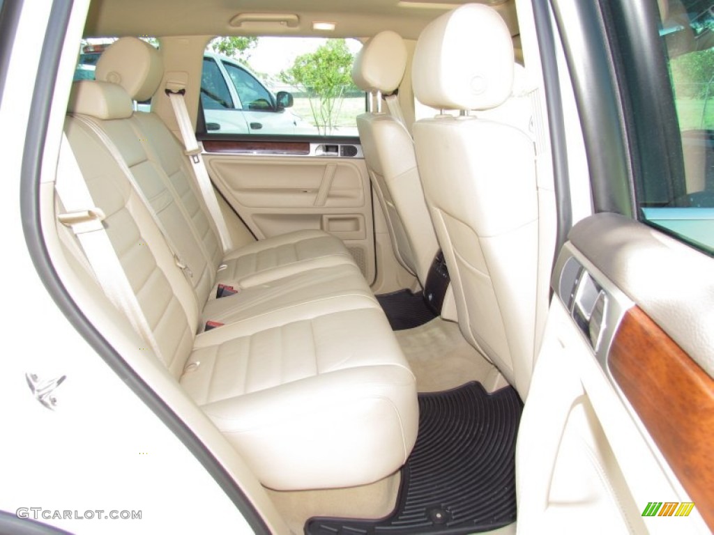 Pure Beige Interior 2010 Volkswagen Touareg VR6 FSI 4XMotion Photo #55309395