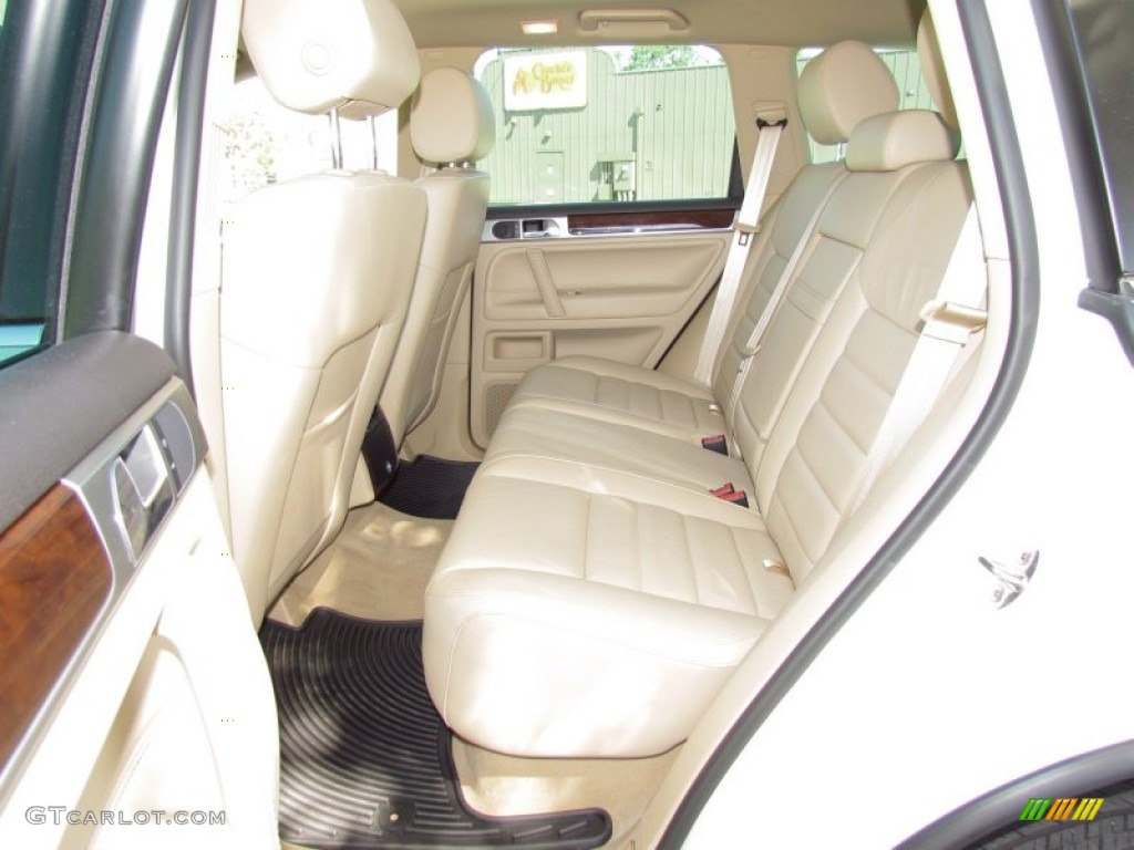 Pure Beige Interior 2010 Volkswagen Touareg VR6 FSI 4XMotion Photo #55309404