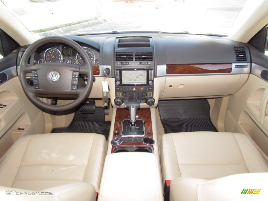 2010 Volkswagen Touareg VR6 FSI 4XMotion Dashboard Photos