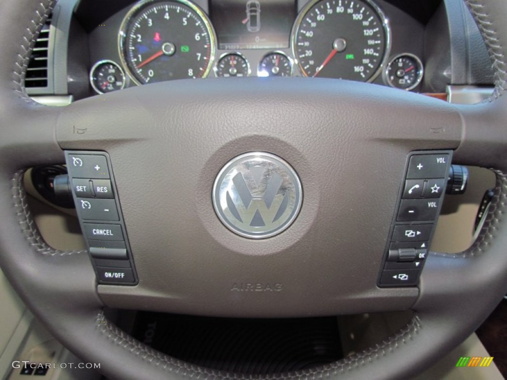 2010 Volkswagen Touareg VR6 FSI 4XMotion Pure Beige Steering Wheel Photo #55309442