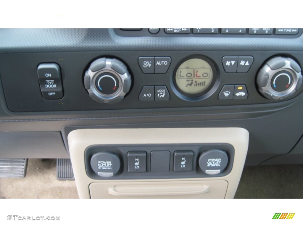 2011 Honda Ridgeline RTL Controls Photo #55310860