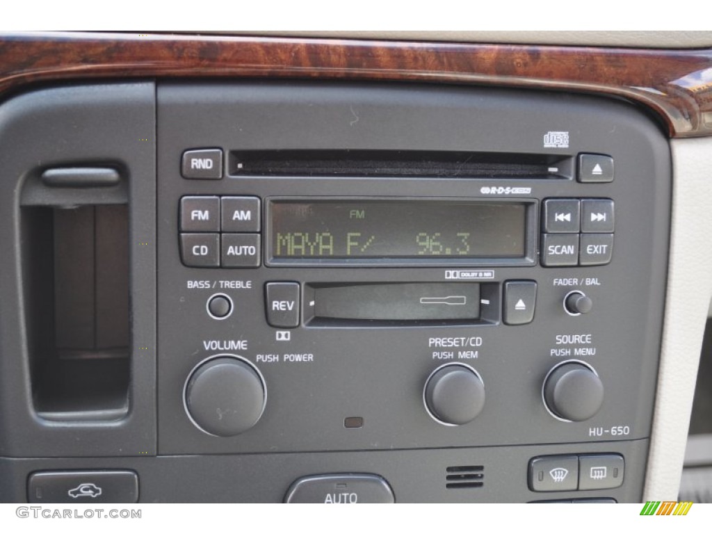 2006 Volvo S80 2.5T AWD Audio System Photos