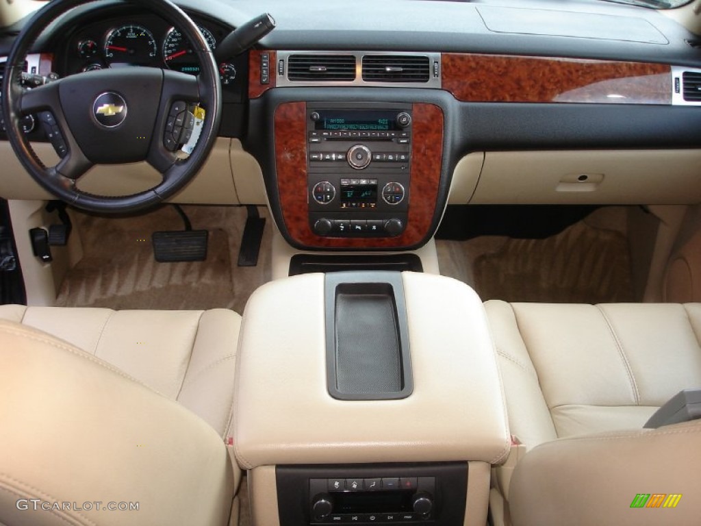2007 Chevrolet Suburban 1500 LT 4x4 Light Cashmere/Ebony Dashboard Photo #55313626