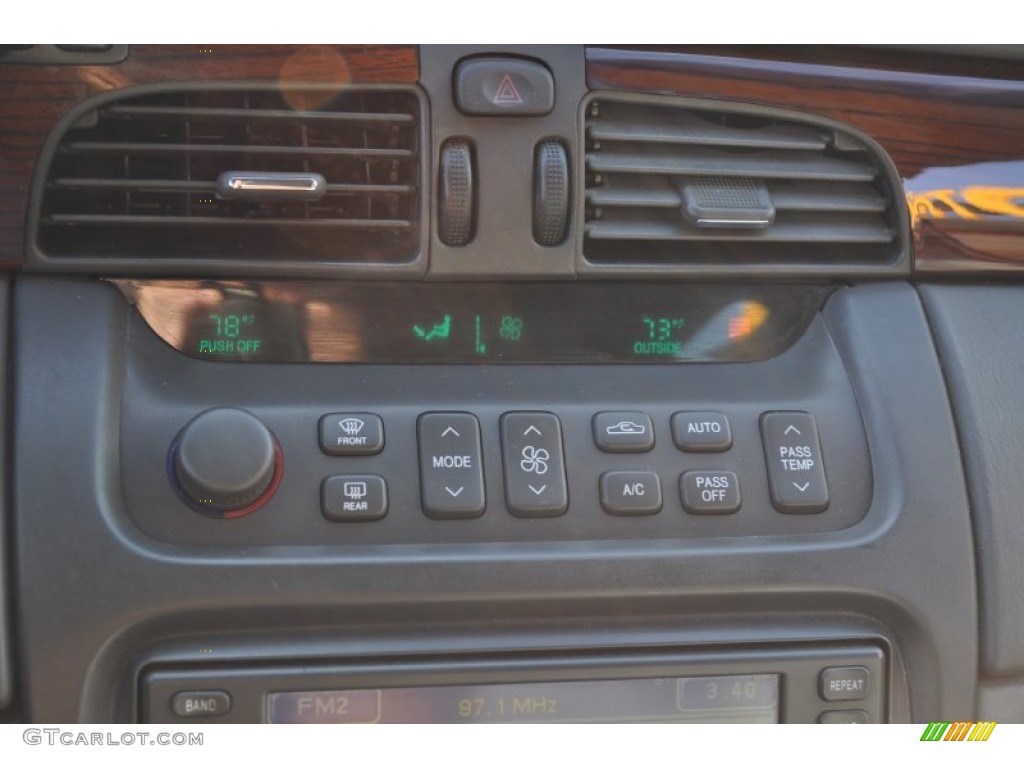 2003 Cadillac DeVille DHS Controls Photo #55313668