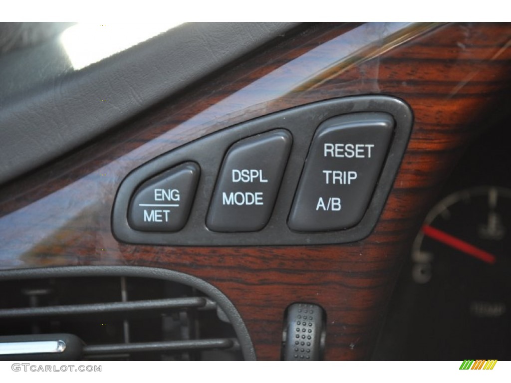 2003 Cadillac DeVille DHS Controls Photo #55313719