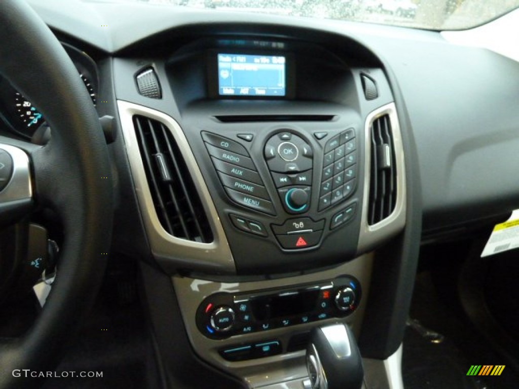 2012 Ford Focus SEL Sedan Controls Photo #55314325