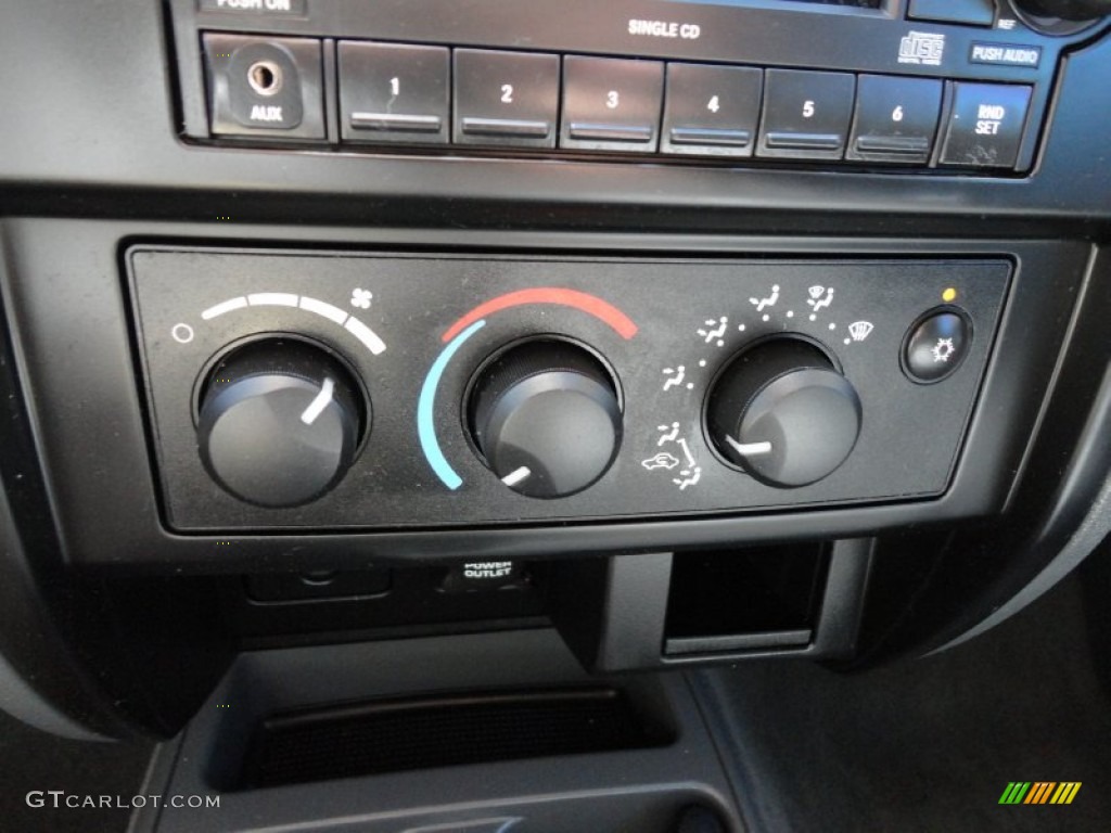 2007 Dodge Dakota SXT Club Cab Controls Photos