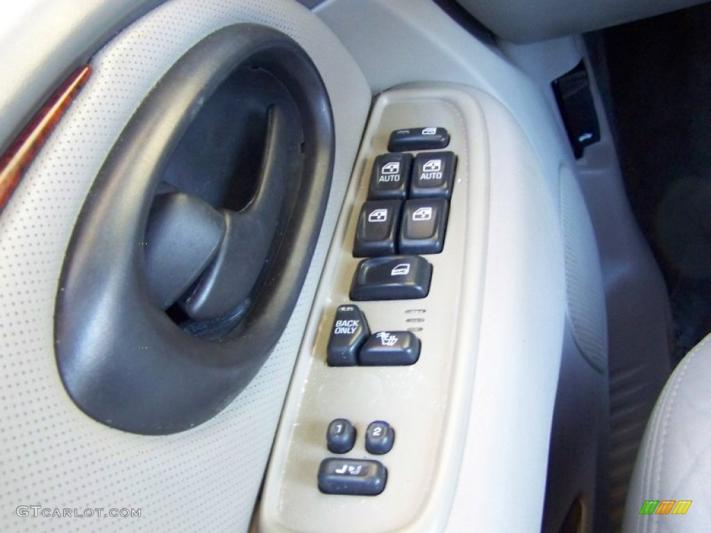 2003 Oldsmobile Bravada AWD Controls Photos