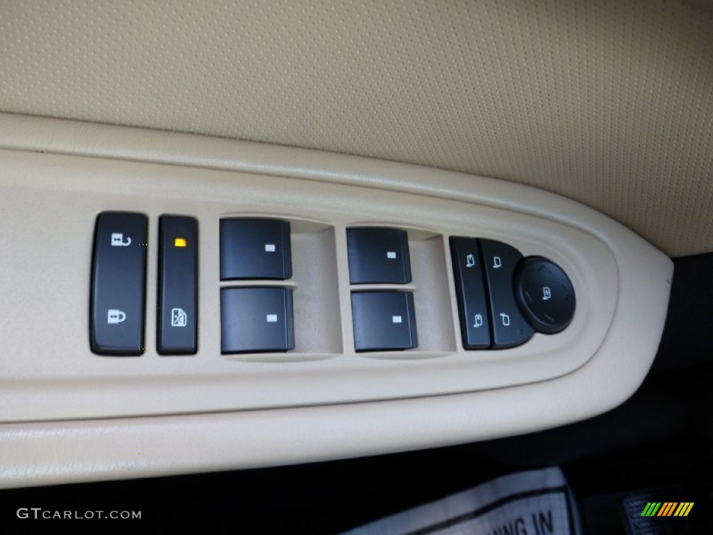 2010 Chevrolet Traverse LTZ AWD Controls Photo #55324078