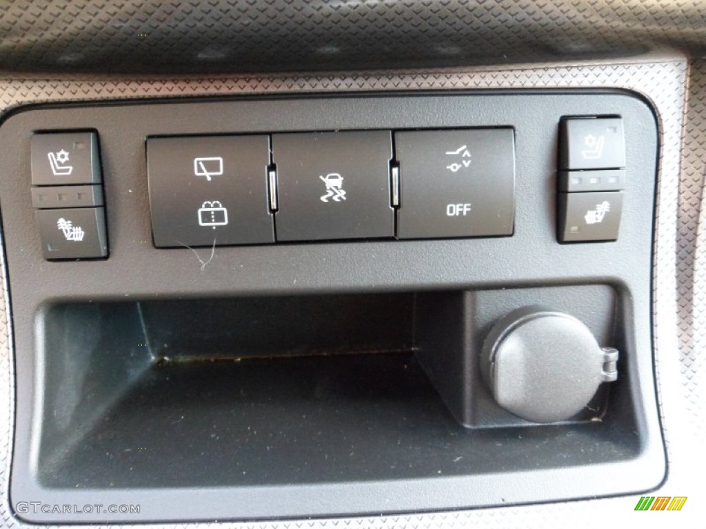 2010 Chevrolet Traverse LTZ AWD Controls Photo #55324096
